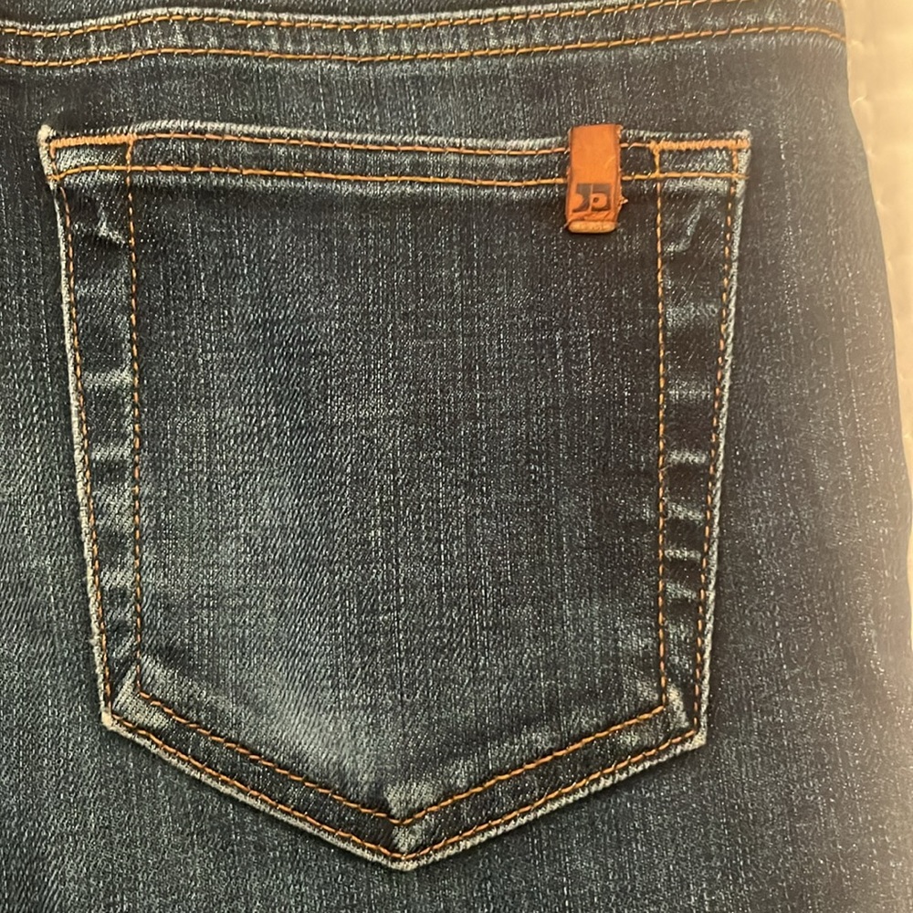 Joe’s Jeans straight leg size 26 x 31 dark wash